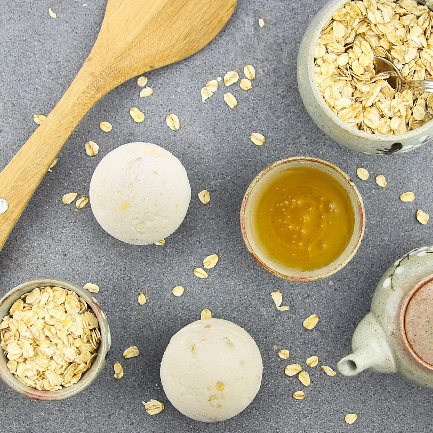 Oatmeal & Honey Bath Bomb - Image 3